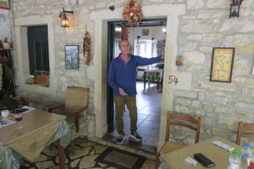 Taverna Old Perithia a majitel